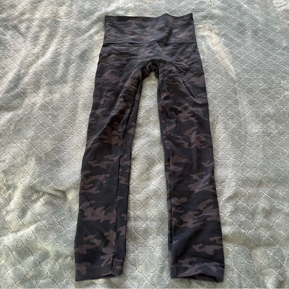 Spanx Look At Me‎ Now Seamless Camo Leggings High Waist Black Grey Large